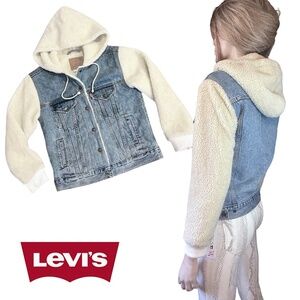 Levis Strauss Premium Collection Hood Trucker Denim Sherpa Jacket Sleeves Lining